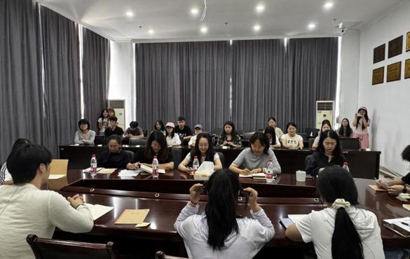 开云app官方在线入口开展“悦读贵民·青葱品读”读书会活动